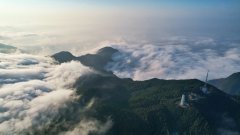 山上玩雪山下泡汤，看飞瀑流云坐小火